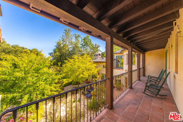 5850 Lapworth Drive, Agoura Hills CA: https://media.crmls.org/mediaz/d4acd878-76b2-4629-b7fe-532a38a43137.jpg