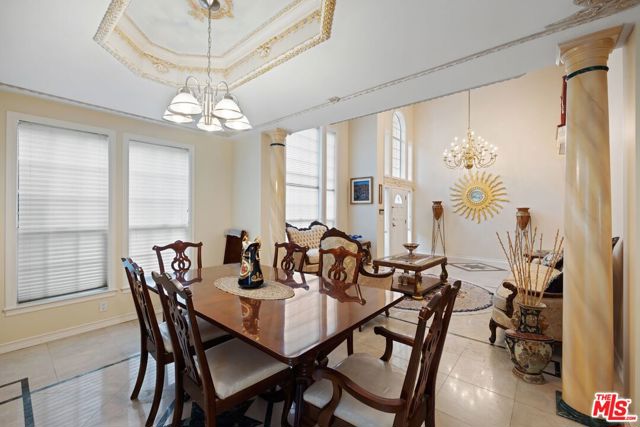 2431 Benedict Canyon Drive, Beverly Hills CA: https://media.crmls.org/mediaz/d4ad1828-9c01-4864-a2bc-b0d402e006e1.jpg