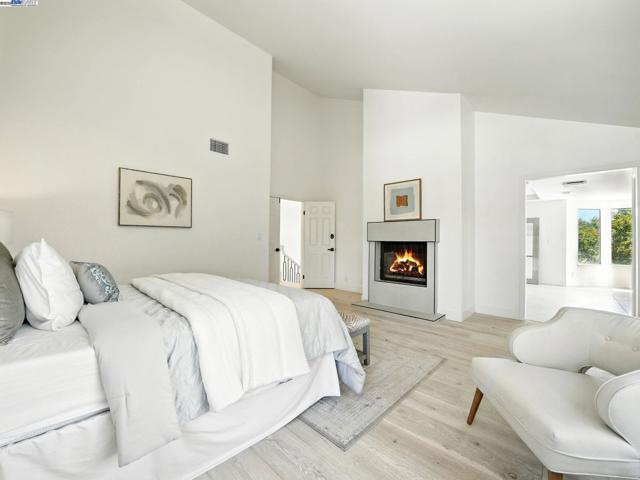 5995 Via Del Cielo, Pleasanton CA: https://media.crmls.org/mediaz/d4ad36bb-43c2-4c06-bfd1-92ff11ce8ad1.jpg