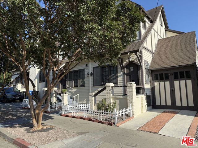 5076 Lemon Grove Avenue, Los Angeles CA: https://media.crmls.org/mediaz/d4ad690a-ef53-4e1a-927f-848693845711.jpg