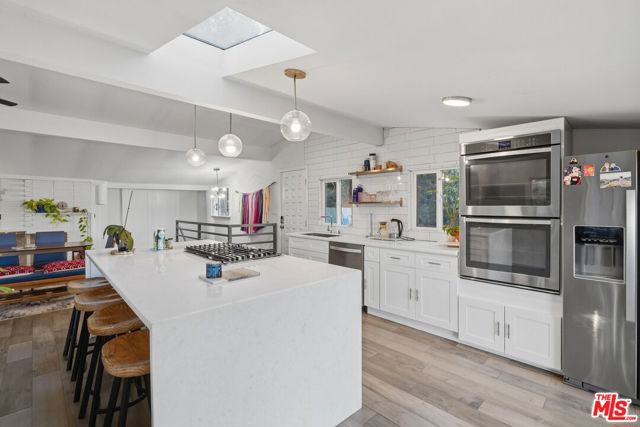 21936 Canon Drive, Topanga CA: https://media.crmls.org/mediaz/d4ad76d1-041c-4d31-9b1a-4a35643d7e44.jpg