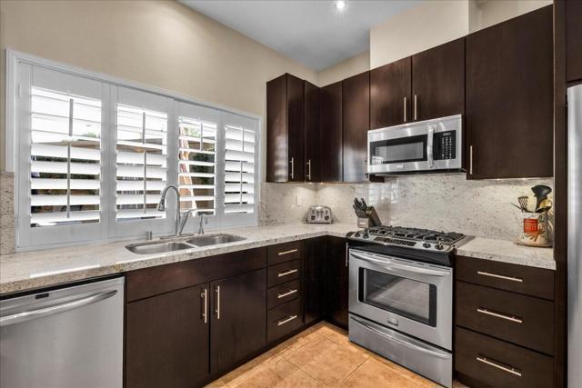 44269 Portofino Court, Palm Desert CA: https://media.crmls.org/mediaz/d4ad91c5-4a07-4496-8ac4-31115fa1de25.jpg