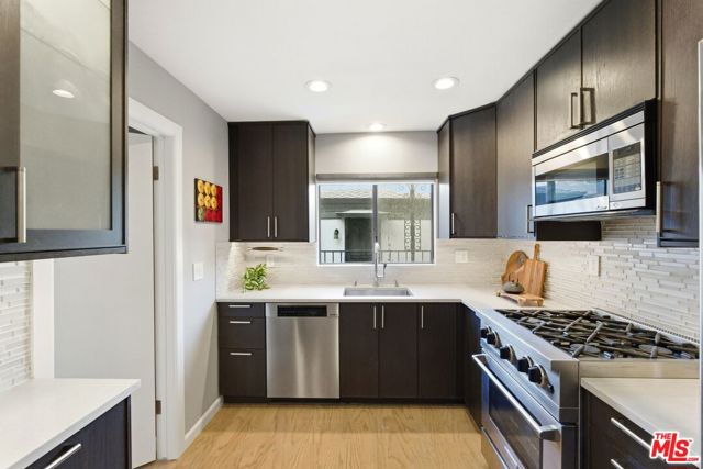 1013 16th Street, Santa Monica CA: https://media.crmls.org/mediaz/d4ada41a-acb8-4bca-bf37-3ae96738fd9f.jpg