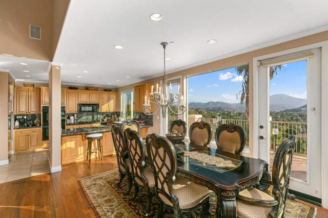 1566 Plantation Way, El Cajon CA: https://media.crmls.org/mediaz/d4adea65-983b-4068-9ef4-7adda4fef926.jpg