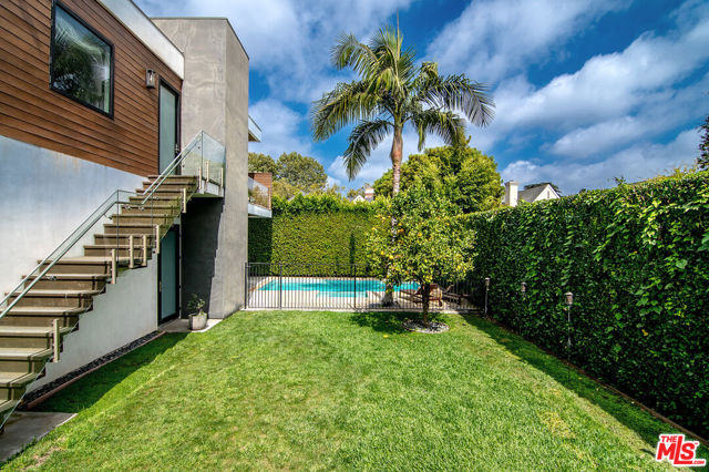 338 S Highland Avenue, Los Angeles CA: https://media.crmls.org/mediaz/d4ae207b-97d2-4376-90c7-50fc1d9f0072.jpg