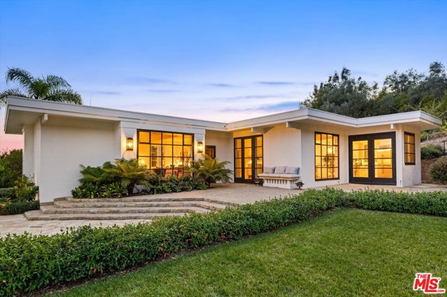 880 Knollwood Drive, Santa Barbara CA: https://media.crmls.org/mediaz/d4aed3f3-93e9-4a39-b25d-16eac0a2c09e.jpg