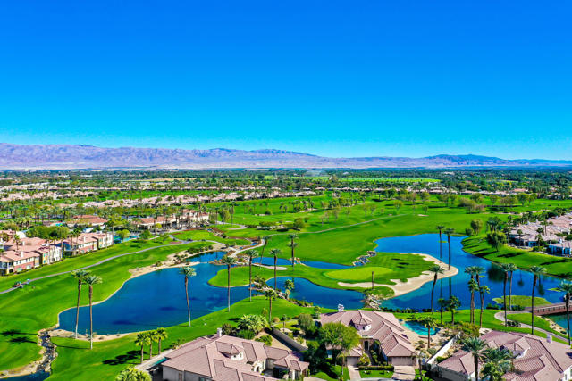 51075 Marbella Court, La Quinta CA: https://media.crmls.org/mediaz/d4af011b-5c89-4bf4-8f99-5a87eaa7759d.jpg