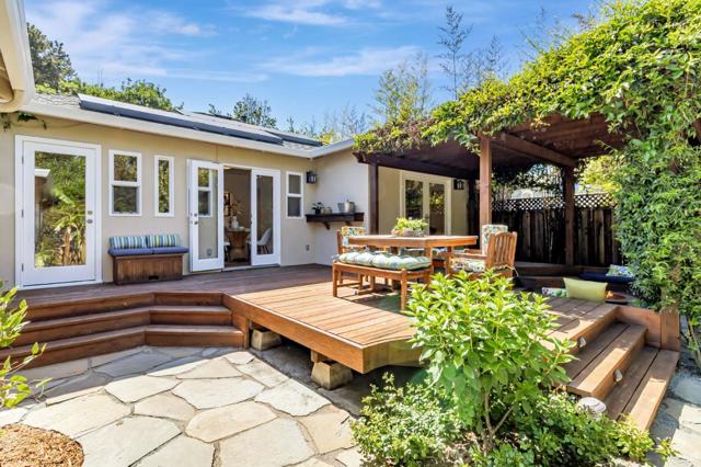 1045 Almanor Avenue, Menlo Park CA: https://media.crmls.org/mediaz/d4af0eea-0362-4bf7-950e-17aa0f9a43ec.jpg