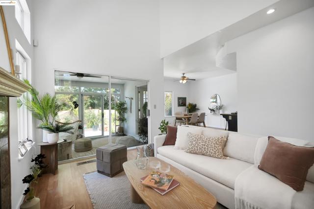 44765 Lynx Dr, Fremont CA: https://media.crmls.org/mediaz/d4af8a6c-359c-425e-b767-d01927598346.jpg