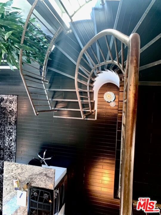 2513 Lincoln Boulevard, Venice CA: https://media.crmls.org/mediaz/d4afcc5b-e0a6-41bf-925f-8a3444b1c4f0.jpg