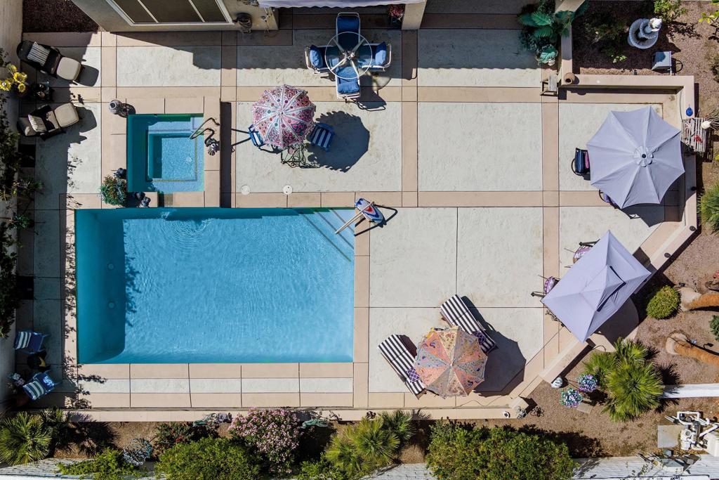 https://media.crmls.org/mediaz/d4b027b1-609f-48db-8d55-5413e636d860.jpg?preset=X-Large