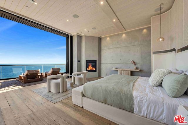 11824 Ellice Street, Malibu CA: https://media.crmls.org/mediaz/d4b03c28-61bb-4952-991f-407ce4f4357e.jpg