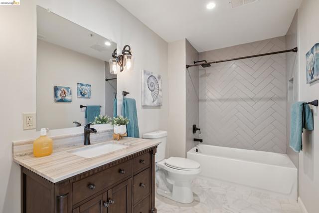 Image 29 of 51 For 6300 Shattuck Ave  1