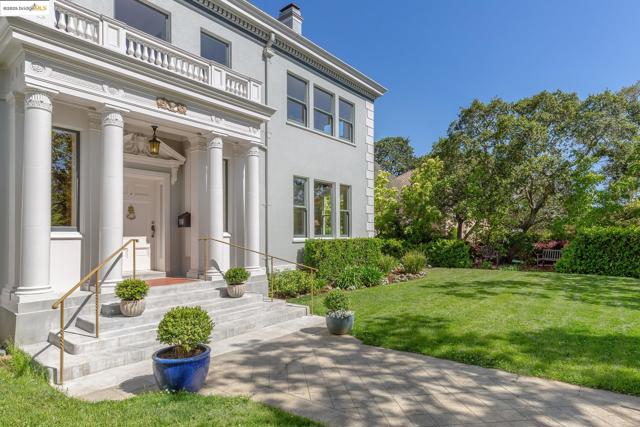 22 Sea View Ave, Piedmont CA: https://media.crmls.org/mediaz/d4b09673-2941-4c8e-b102-632d8ced8e41.jpg