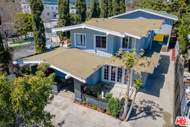 5633 La Mirada Avenue, Los Angeles CA: https://media.crmls.org/mediaz/d4b1874e-902f-4dad-aa9f-95a8d88ca0eb.jpg