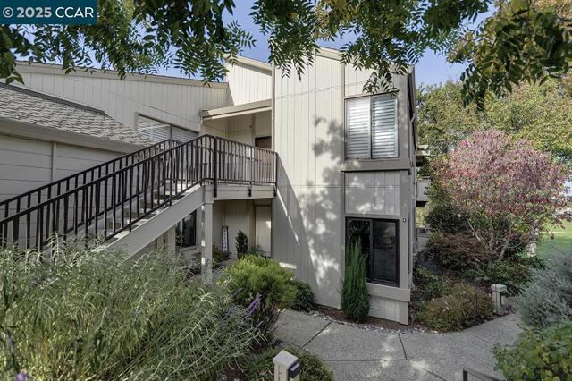 3350 Rossmoor Pkwy, Walnut Creek CA: https://media.crmls.org/mediaz/d4b22360-bbe3-40c7-9509-dc354a06b7fd.jpg