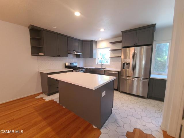 933 21st Street, Santa Monica CA: https://media.crmls.org/mediaz/d4b2b78c-6233-419f-b099-e431809ed96a.jpg