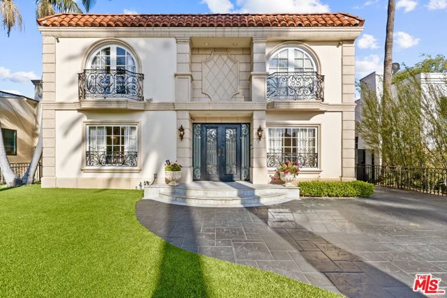 268 S Palm Drive, Beverly Hills CA: https://media.crmls.org/mediaz/d4b3c48d-f6d2-4b8b-9d87-385cf522720d.jpg