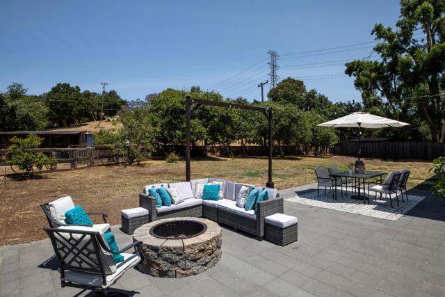 7565 Tierra Sombra Court, San Jose CA: https://media.crmls.org/mediaz/d4b3fcf1-b211-4ec2-b321-9ed68b507521.jpg