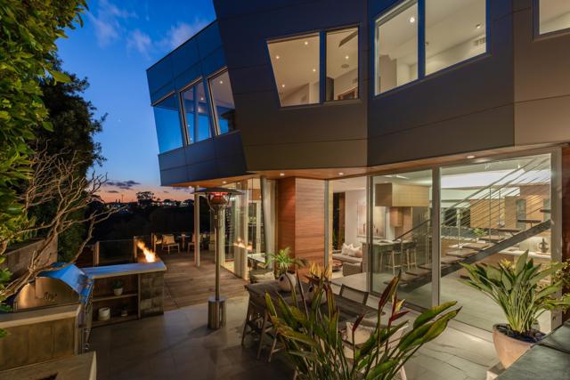 2730 Brant St, San Diego CA: https://media.crmls.org/mediaz/d4b52647-0aee-4639-84e5-5019a0e04a1d.jpg