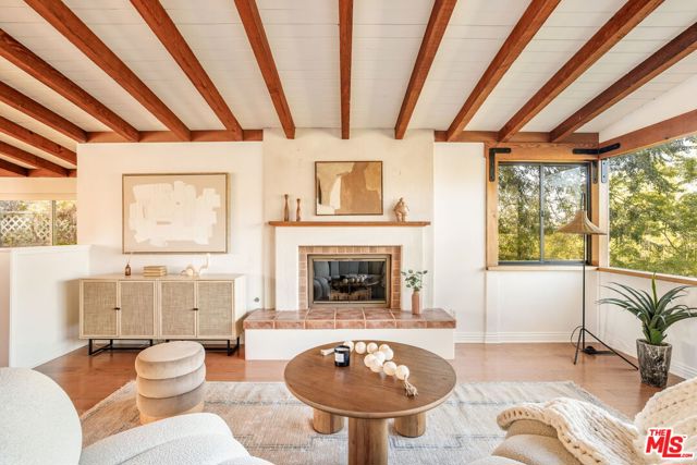 5108 Escobedo Drive, Woodland Hills CA: https://media.crmls.org/mediaz/d4b54282-f850-4f49-8795-beb11a0cd254.jpg