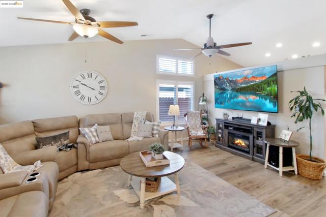 3050 Browning Ct, Brentwood CA: https://media.crmls.org/mediaz/d4b55068-f31b-4d40-8f10-9fe064ca4d41.jpg