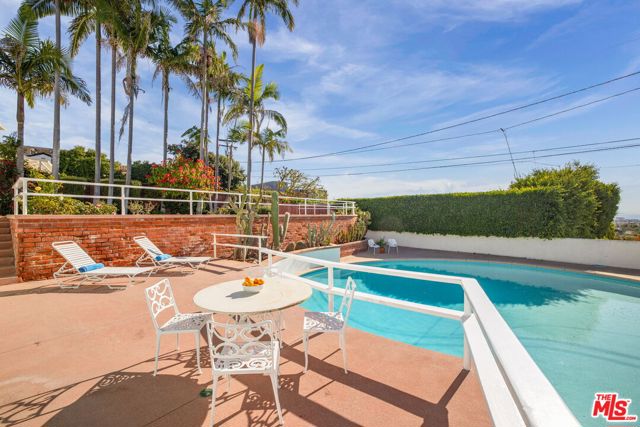 810 Franklin Street, Santa Monica CA: https://media.crmls.org/mediaz/d4b5a49e-5cce-48c4-af7b-3b9ec7b6696c.jpg