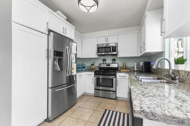 2414 1/2 Grove Ave, San Diego CA: https://media.crmls.org/mediaz/d4b5acf0-014a-4f3c-8935-1fec15ca9bca.jpg