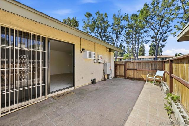 10705 Caminito Bravura, San Diego CA: https://media.crmls.org/mediaz/d4b5b544-ee97-4791-bf46-dee63e3ff8cb.jpg