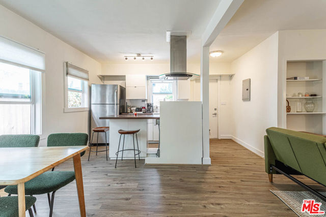 4307 Burns Avenue, Los Angeles CA: https://media.crmls.org/mediaz/d4b6320a-dce9-4661-85b0-8335670dc951.jpg