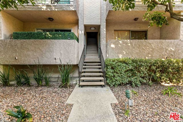 5055 Coldwater Canyon Avenue, Sherman Oaks CA: https://media.crmls.org/mediaz/d4b66676-891f-422d-b058-87f4169150aa.jpg