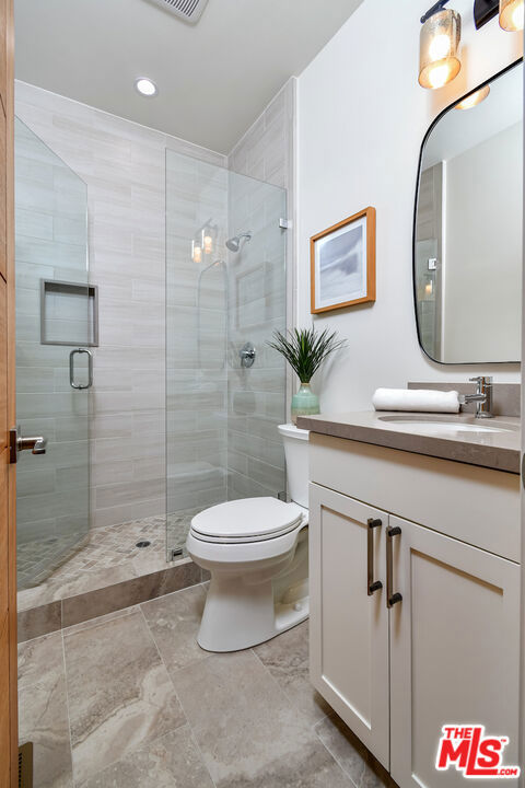 29677 Mulholland Highway, Agoura Hills CA: https://media.crmls.org/mediaz/d4b6e545-0f7e-449f-8132-4467680e4577.jpg