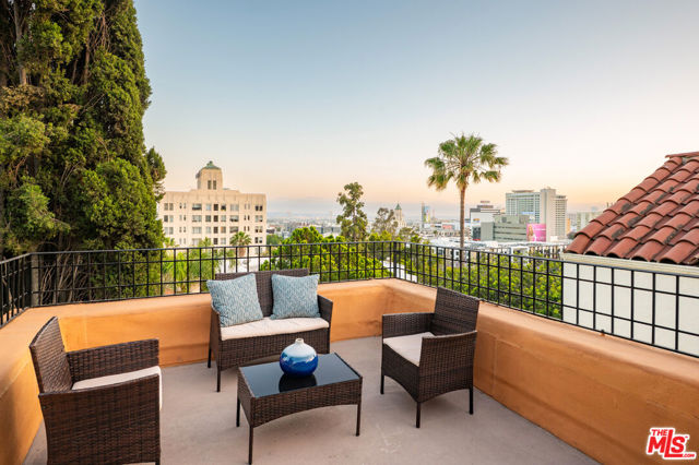 6655 Emmet Terrace, Los Angeles CA: https://media.crmls.org/mediaz/d4b7229d-0f29-45da-a78c-afef355a075c.jpg