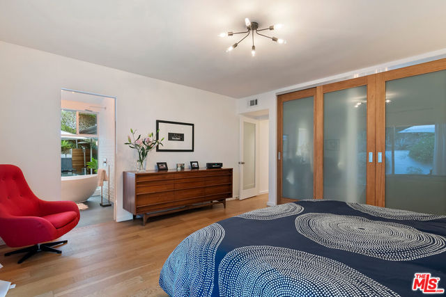 4025 Weslin Avenue, Sherman Oaks CA: https://media.crmls.org/mediaz/d4b78041-429a-4019-8e6b-c474145cd01d.jpg