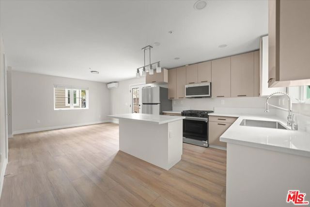 1317 Punta Gorda, Santa Barbara CA: https://media.crmls.org/mediaz/d4b784ea-1ce5-4c5c-9781-c16551855757.jpg