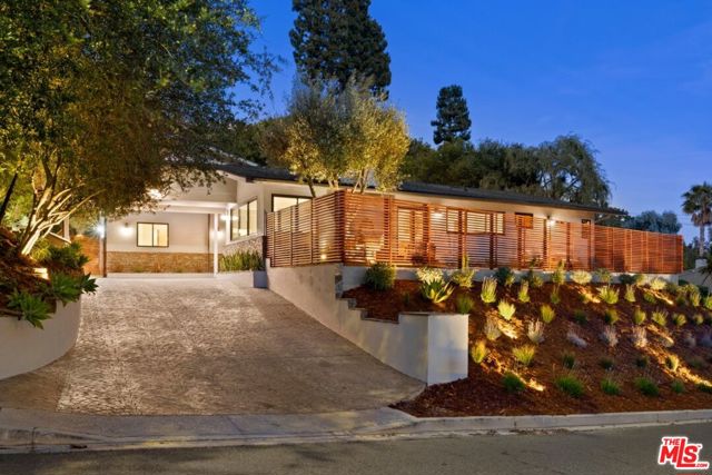 2716 Laurel Pass / Bypass, Los Angeles CA: https://media.crmls.org/mediaz/d4b78ea1-1e85-4c44-85b3-1f70a9a7e2ca.jpg