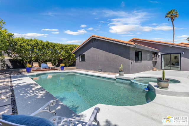 67795 Medano Road, Cathedral City CA: https://media.crmls.org/mediaz/d4b88be5-0105-4db6-89fc-ad79ad83804d.jpg