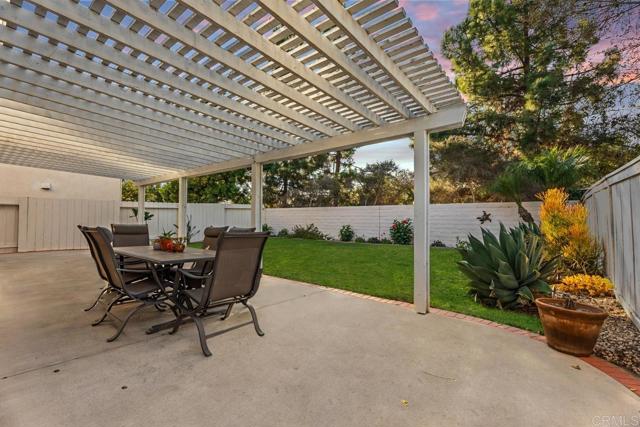 Detail Gallery Image 3 of 44 For 1959 Oxford Ct, Vista,  CA 92081 - 3 Beds | 2/1 Baths