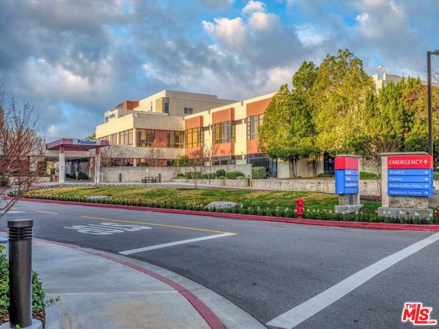 24125 Del Monte Drive, Valencia CA: https://media.crmls.org/mediaz/d4b96369-6329-45a8-b191-be0ca0856d76.jpg
