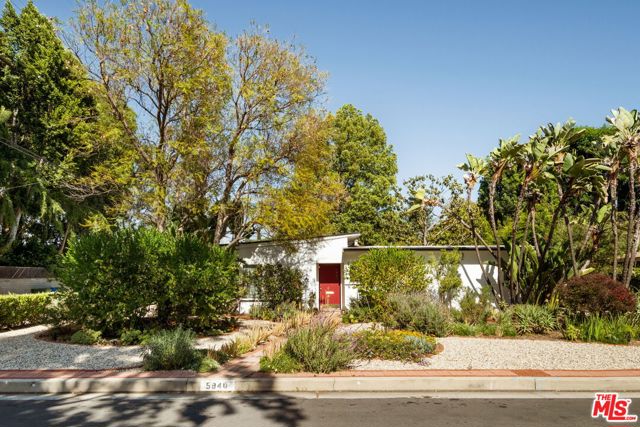 5940 Varna Avenue, Valley Glen CA: https://media.crmls.org/mediaz/d4b9974c-8f4a-4ac9-976a-408b8d528918.jpg