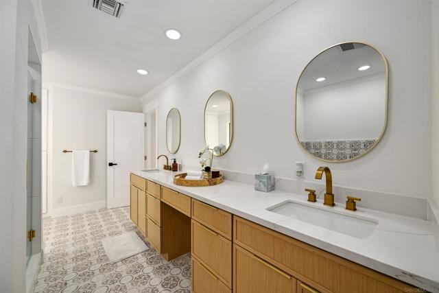 4367 Summit Dr, La Mesa CA: https://media.crmls.org/mediaz/d4ba3c9b-f81d-4660-84fc-3237b9d42880.jpg