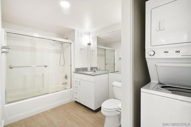 425 W Beech St, San Diego CA: https://media.crmls.org/mediaz/d4ba6a07-7ae4-4060-b00a-1ff5aca697cb.jpg