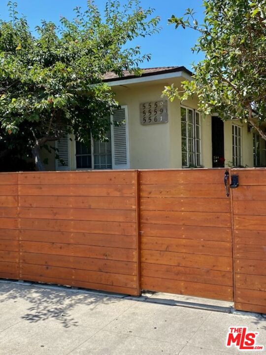 5561 Inglewood Boulevard