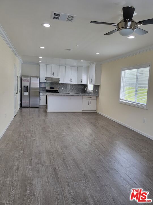 2758 W 12th Street, Los Angeles CA: https://media.crmls.org/mediaz/d4baa7e8-c8fb-4346-a73b-ee714879fa7f.jpg
