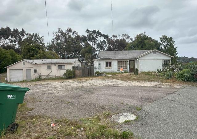 2245 Ivy Rd, Oceanside CA: https://media.crmls.org/mediaz/d4bac0ab-b20d-485c-a35f-6c83879abb2a.jpg
