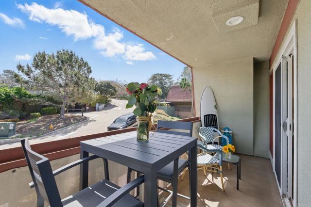 1562 Camino Del Mar, Del Mar CA: https://media.crmls.org/mediaz/d4bad7ed-5dcc-440a-af94-ef29b1668e0b.jpg
