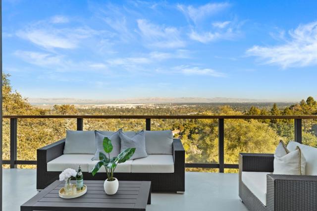 760 Loma Court, Redwood City CA: https://media.crmls.org/mediaz/d4bb5659-f4e8-42a9-a6a0-e48ddb63d4b4.jpg
