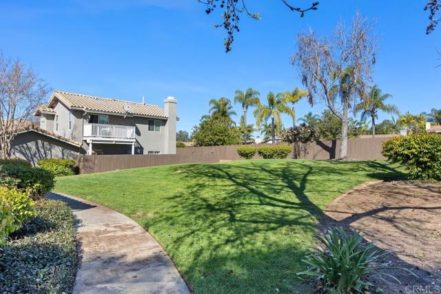 Detail Gallery Image 38 of 42 For 1330 Palomar Pl #7,  Vista,  CA 92084 - 3 Beds | 2 Baths