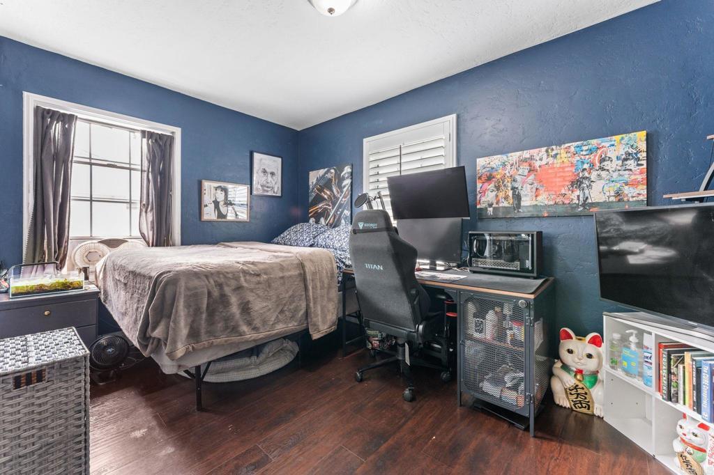 https://media.crmls.org/mediaz/d4bc1aec-4497-4d6c-96aa-8a64d461fc18.jpg?preset=X-Large