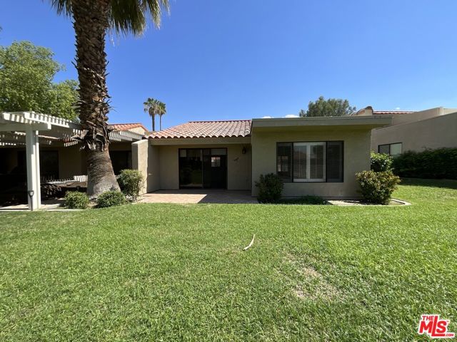 40588 Pebble Beach Circle, Palm Desert CA: https://media.crmls.org/mediaz/d4bc1d69-0704-478f-b8d4-c76abe21ed47.jpg